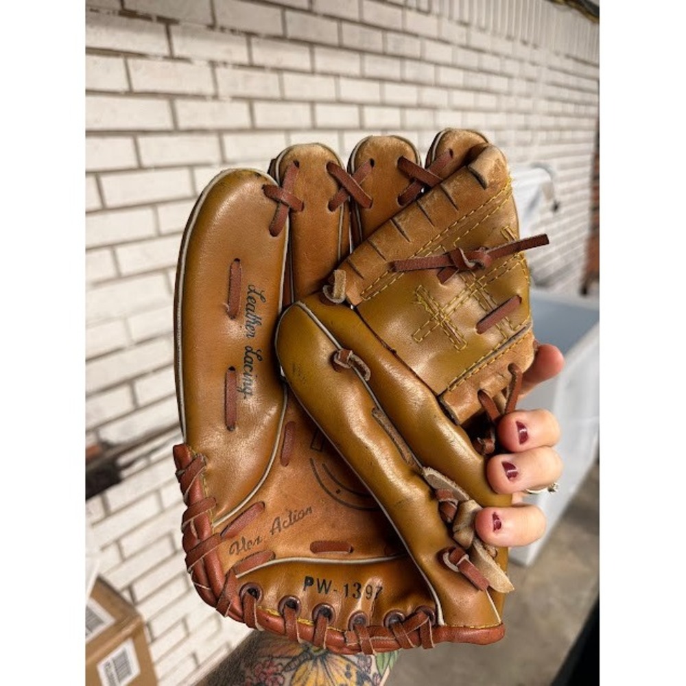 Vintage Sporty MAG Pee Wee Baseball Glove Youth Tan Leather PW-1397 Right Hand
